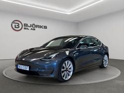 Grå Begagnad 2019 Tesla Model 3 Performance Sedan | 289 500 kr (Marknadspris)