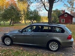 Grå Begagnad 2009 BMW 320 Comfort Edition Kombi | 53 000 kr (Marknadspris)