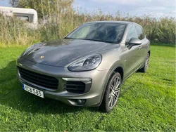Grå Begagnad 2016 Porsche Cayenne SUV | 359 000 kr (Marknadspris)