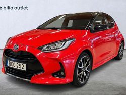 Svart Begagnad 2020 Toyota Yaris Hybrid Halvkombi | 224 900 kr (Dyr)