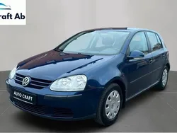 Mörkblå Begagnad 2004 VW Golf IV Halvkombi | 44 999 kr (Dyr)