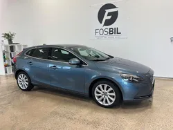 Blå Begagnad 2014 Volvo V40 Momentum Kombi | 119 900 kr (Marknadspris)