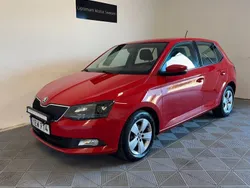 Röd Begagnad 2016 Skoda Fabia Style Halvkombi | 99 900 kr (Marknadspris)