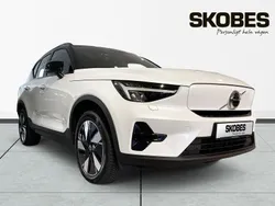 Vit Ny 2024 Volvo XC40 Core SUV | 519 900 kr (Marknadspris)