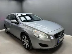 Silver Begagnad 2013 Volvo V60 Summum Kombi | 99 900 kr (Marknadspris)