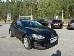 Svart Begagnad 2015 VW Golf VII Halvkombi | 99 900 kr (Marknadspris)