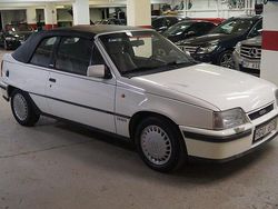 Vit Begagnad 1987 Opel Kadett Cab | 59 900 kr