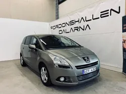 Ljusgrå Begagnad 2010 Peugeot 5008 Minibuss | 64 900 kr (Marknadspris)