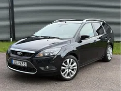 Svart Begagnad 2011 Ford Focus Titanium Kombi | 29 900 kr (Marknadspris)