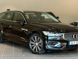 Svart Begagnad 2021 Volvo V60 Inscription Kombi | 337 900 kr (Marknadspris)