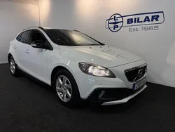 Vit Begagnad 2017 Volvo V40 CC Kinetic Kombi | 179 000 kr (Marknadspris)