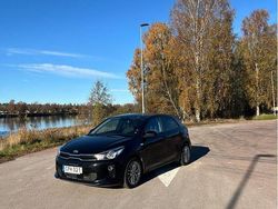 Svart Begagnad 2018 Kia Rio Halvkombi | 115 000 kr (Marknadspris)