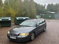 Grå Begagnad 2007 Volvo V70 Kinetic Kombi | 35 000 kr (Marknadspris)