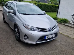 Silver Begagnad 2015 Toyota Auris Touring Sports Edition Kombi | 140 000 kr (Marknadspris)