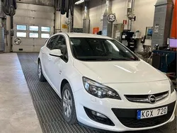 Vit Begagnad 2014 Opel Astra Halvkombi | 70 000 kr (Lite dyr)