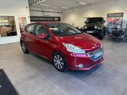 Mörkröd (röd) Begagnad 2012 Peugeot 208 Halvkombi | 84 900 kr (Marknadspris)