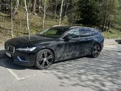 Svart Begagnad 2021 Volvo V60 Inscription Kombi | 315 000 kr (Marknadspris)