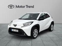Vit Begagnad 2022 Toyota Aygo X-play Halvkombi | 149 900 kr (Bra pris)