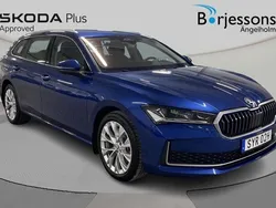 Mörkblå (blå) Begagnad 2024 Skoda Superb SE Kombi | 409 000 kr (Bra pris)