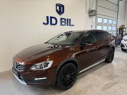 Brun Begagnad 2016 Volvo V60 CC Summum Kombi | 189 900 kr (Marknadspris)