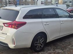 Vit Begagnad 2015 Toyota Auris Touring Sports Edition Kombi | 89 900 kr (Superpris)