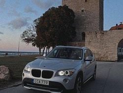 Grå Begagnad 2011 BMW X1 SUV | 112 000 kr (Marknadspris)