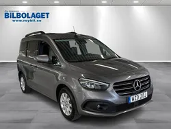 Grå Begagnad 2023 Mercedes T180 Premium Minibuss | 299 900 kr