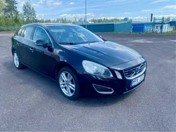 Svart Begagnad 2011 Volvo V60 Summum Kombi | 123 000 kr (Lite dyr)