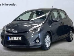 Grå Begagnad 2012 Toyota Yaris Hybrid Halvkombi | 119 900 kr (Marknadspris)
