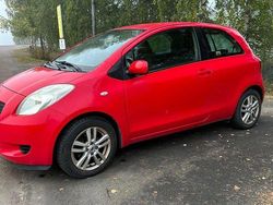 Röd Begagnad 2006 Toyota Yaris Halvkombi | 49 000 kr (Marknadspris)