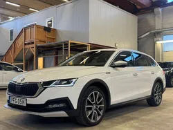 Vit Begagnad 2022 Skoda Octavia Scout Kombi | 289 900 kr (Dyr)