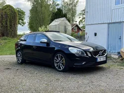 Svart Begagnad 2012 Volvo V60 R-Design Kombi | 89 000 kr (Marknadspris)