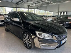 Svart Begagnad 2014 Volvo V60 Summum Kombi | 125 900 kr (Marknadspris)