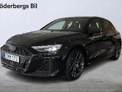 Svart (mytsvart metallic) Ny 2024 Audi RS3 Sport Halvkombi | 784 000 kr (Marknadspris)