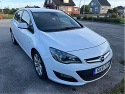 Vit Begagnad 2014 Opel Astra Enjoy Halvkombi | 45 000 kr (Marknadspris)