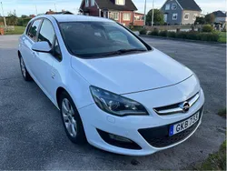 Vit Begagnad 2014 Opel Astra Enjoy Halvkombi | 50 000 kr (Marknadspris)