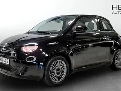 Svart (black) Begagnad 2022 Fiat 500e Icon Sportkupé | 199 900 kr (Marknadspris)