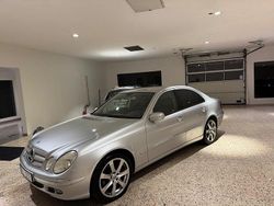 Ljusgrå Begagnad 2002 Mercedes E270 Sedan | 48 900 kr