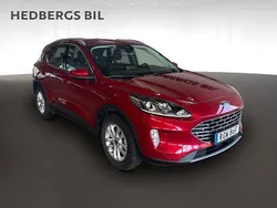 Röd Begagnad 2022 Ford Kuga Titanium SUV | 269 900 kr (Marknadspris)