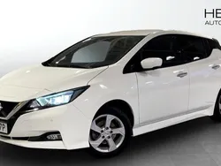 Vit (white) Begagnad 2021 Nissan Leaf N-Connecta Halvkombi | 199 900 kr (Marknadspris)