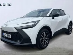 Vit Begagnad 2024 Toyota C-HR Style SUV | 344 900 kr (Marknadspris)