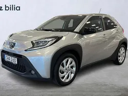 Silver Begagnad 2023 Toyota Aygo Comfort Halvkombi | 179 900 kr (Marknadspris)