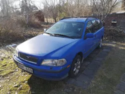 Blå Begagnad 2000 Volvo V40 SE Kombi | 3 400 kr