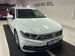 Vit Begagnad 2019 VW Passat R-line Kombi | 199 900 kr (Marknadspris)