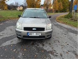 Brun Begagnad 2004 Ford Fusion Halvkombi | 12 999 kr (Superpris)