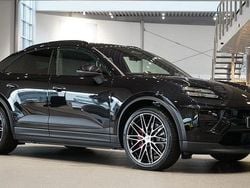 Svart Ny 2025 Porsche Macan SUV | 1 198 800 kr (Bra pris)