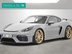Grå Begagnad 2022 Porsche 718 Cayman GT4 Sportkupé | 1 299 900 kr (Marknadspris)