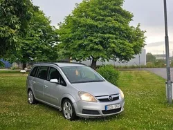 Grå Begagnad 2007 Opel Zafira Minibuss | 29 900 kr