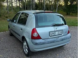 Grå Begagnad 2003 Renault Clio II Expression Halvkombi | 19 000 kr (Marknadspris)