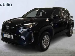 Svart Begagnad 2024 Toyota Yaris Cross SUV | 279 900 kr (Bra pris)
